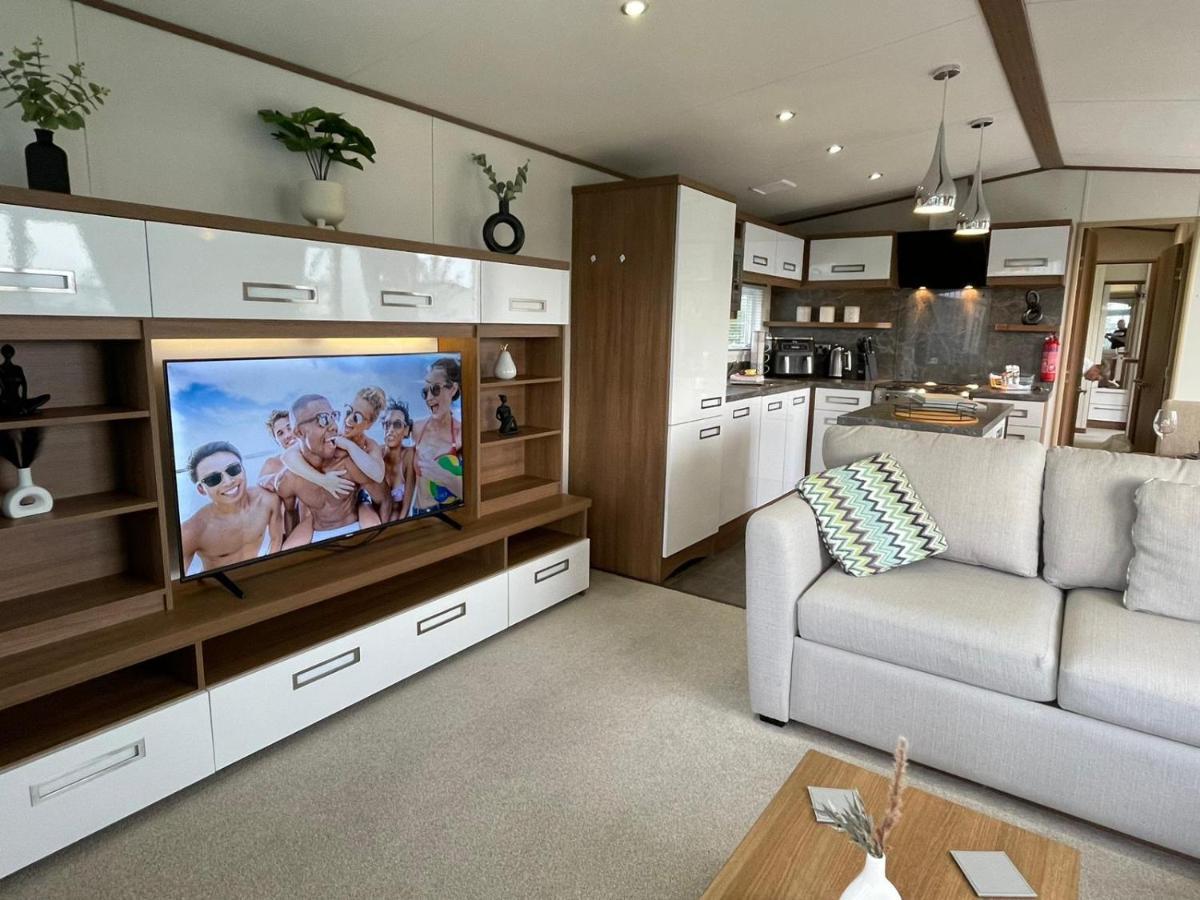 Golden Anchor - The Milano - Coastal Caravan Breaks Chapel Saint Leonards Exterior photo