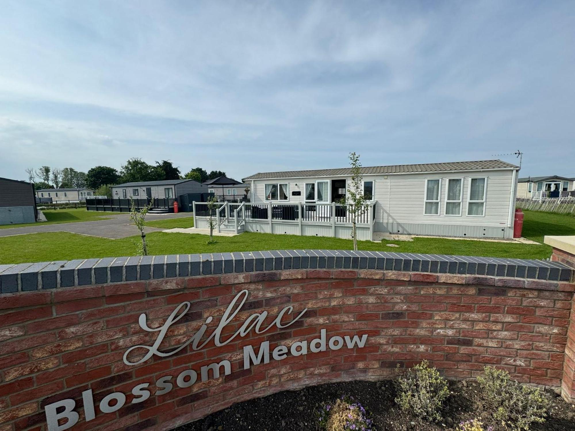 Golden Anchor - The Milano - Coastal Caravan Breaks Chapel Saint Leonards Exterior photo